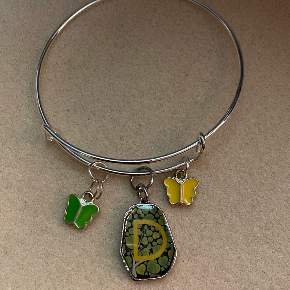 Silver bangle bracelet. Inti D